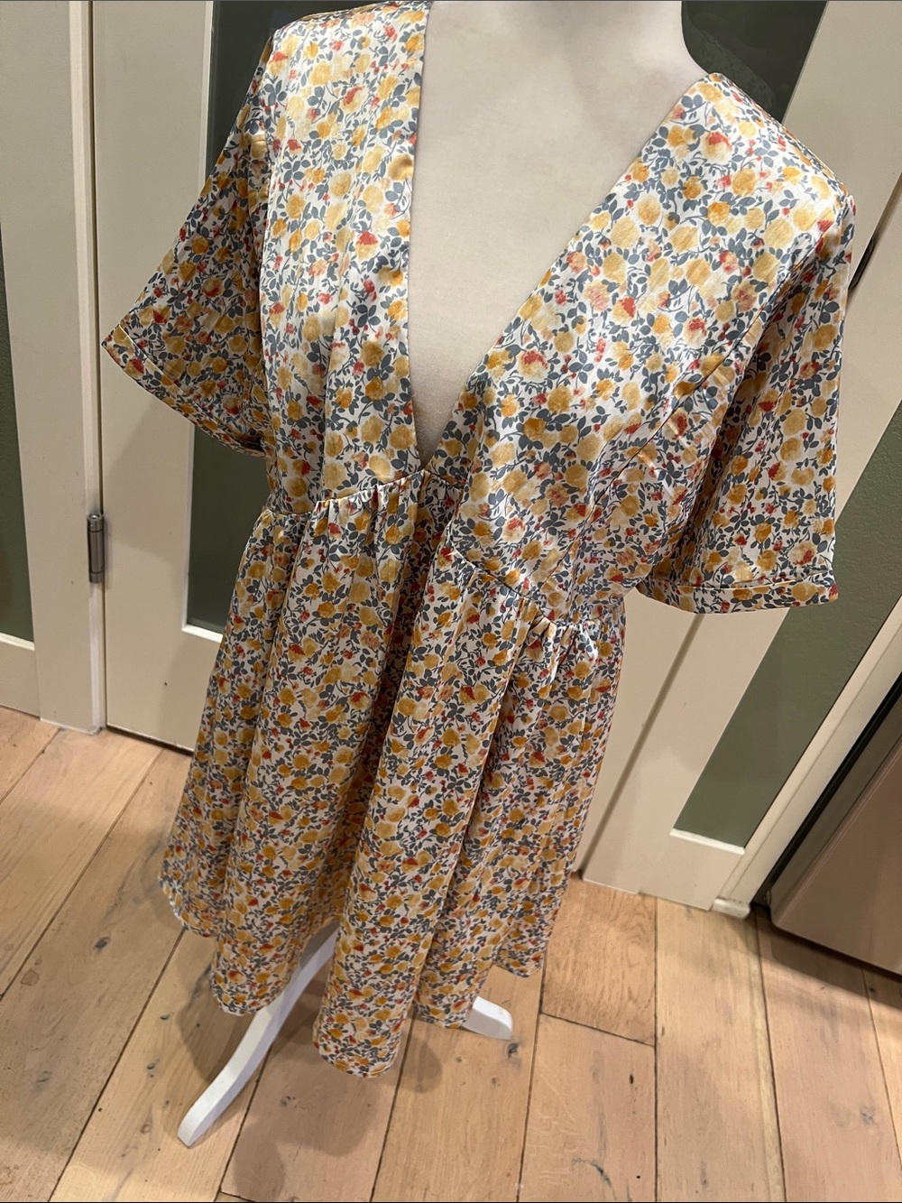 Lulus mini floral dress, medium - Picture 2 of 7